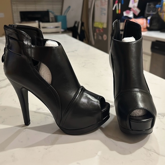 Peep Toe Ankle Pumps, Black, Size 6.5 (US) / 37 (Euro) - Picture 3 of 3